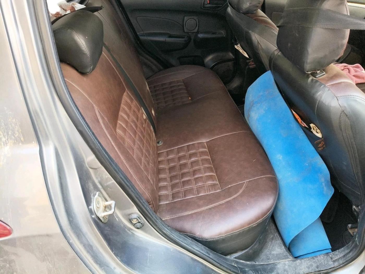 2017 Maruti Swift LXI, CNG, Manual, 1,58,658 km, interior