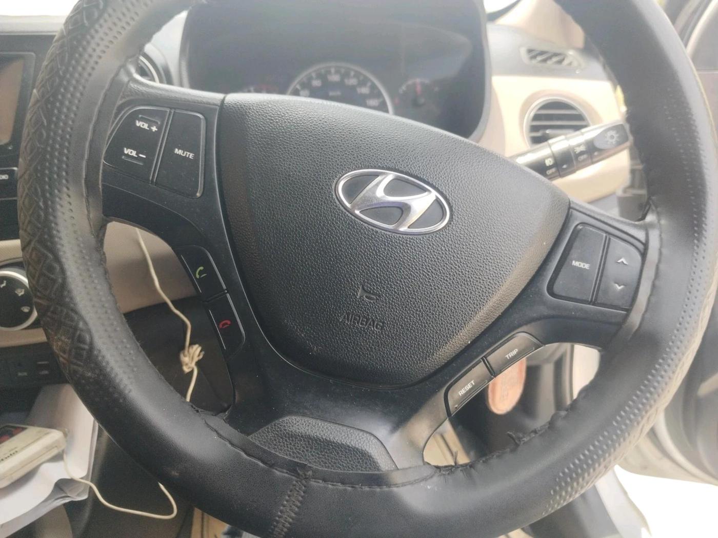 2017 Hyundai Grand i10 SPORTZ 1.2 KAPPA VTVT, CNG, Manual, 77,086 km, interior