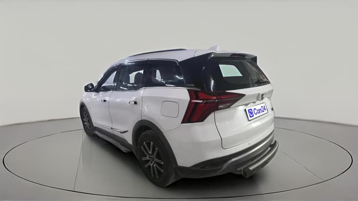 2022 Mahindra XUV700 AX 7 LUXURY D AWD AT 7 STR, Diesel, Automatic, 1,07,823 km, exterior