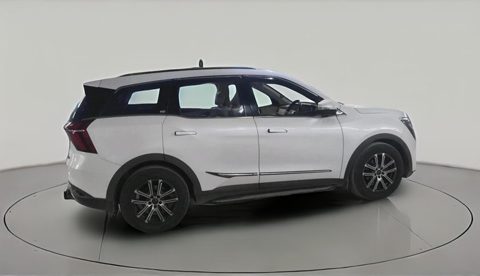 2022 Mahindra XUV700 AX 7 LUXURY D AWD AT 7 STR, Diesel, Automatic, 1,07,823 km, exterior