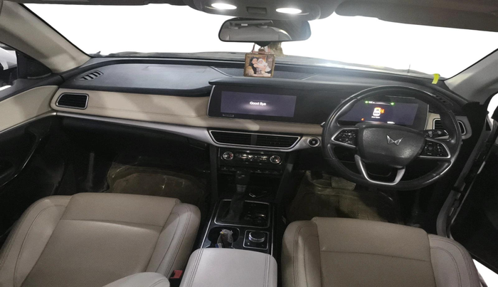 2022 Mahindra XUV700 AX 7 LUXURY D AWD AT 7 STR, Diesel, Automatic, 1,07,823 km, interior