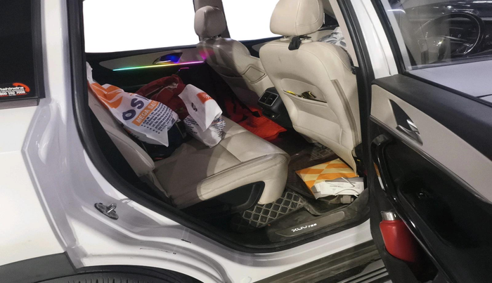 2022 Mahindra XUV700 AX 7 LUXURY D AWD AT 7 STR, Diesel, Automatic, 1,07,823 km, interior