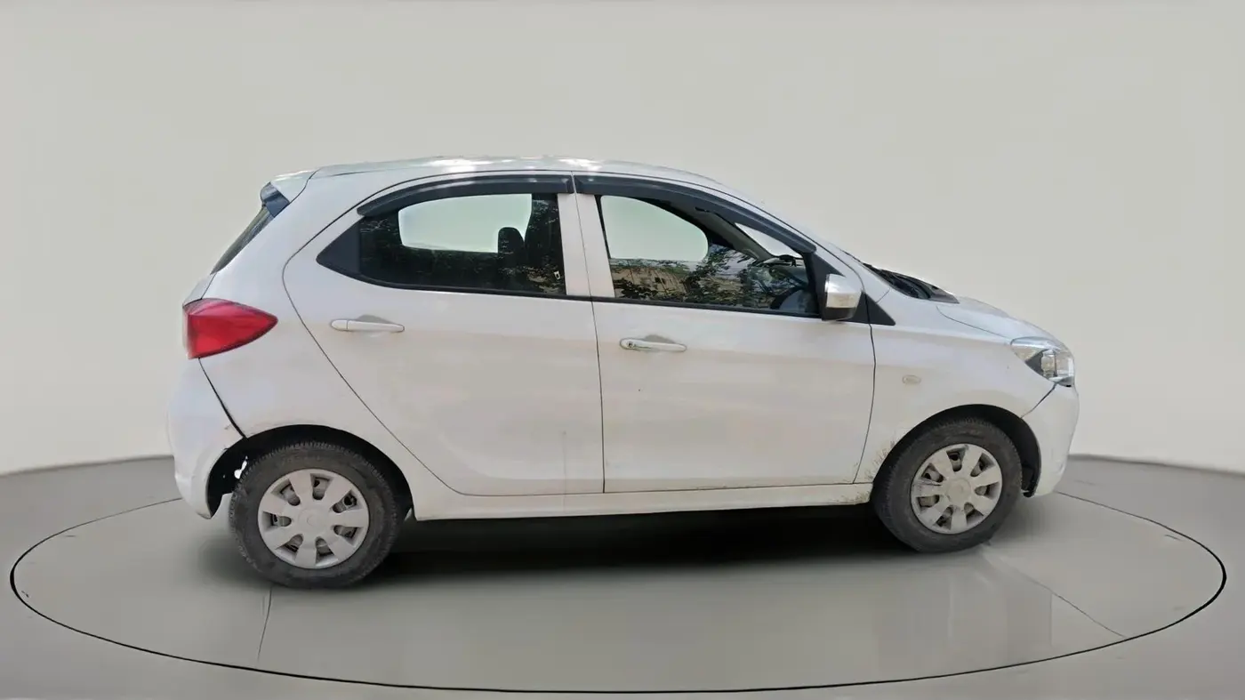 2018 Tata Tiago XE DIESEL, Diesel, Manual, 1,24,336 km, exterior