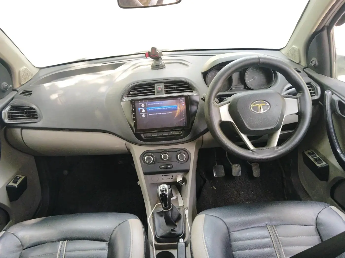 2018 Tata Tiago XE DIESEL, Diesel, Manual, 1,24,336 km, interior