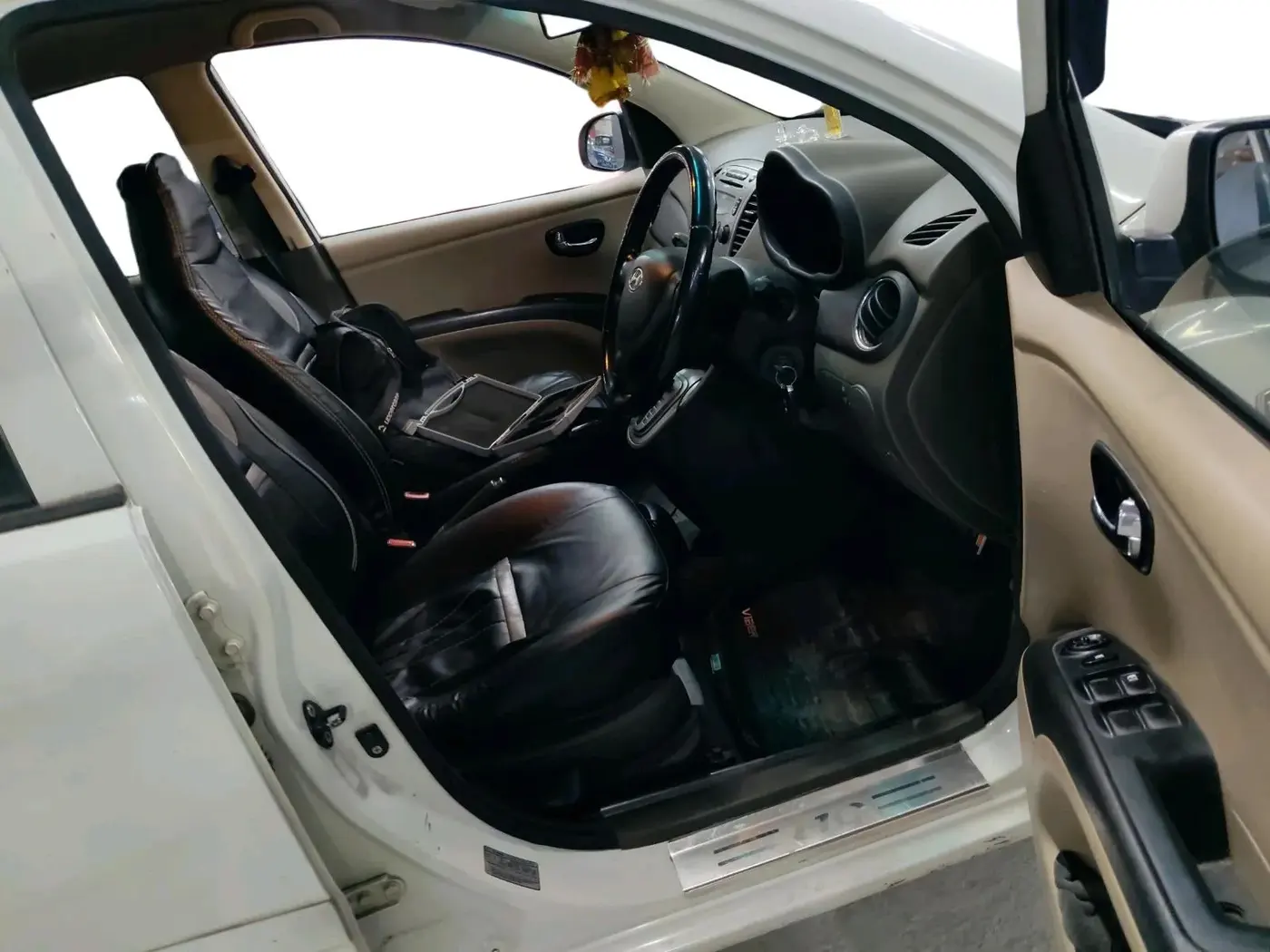 2012 Hyundai i10 SPORTZ 1.2 AT, Petrol, Automatic, 50,036 km, interior