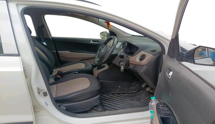 2017 Hyundai Grand i10 SPORTZ (O) 1.2 U2 CRDI, Diesel, Manual, 91,082 km, interior