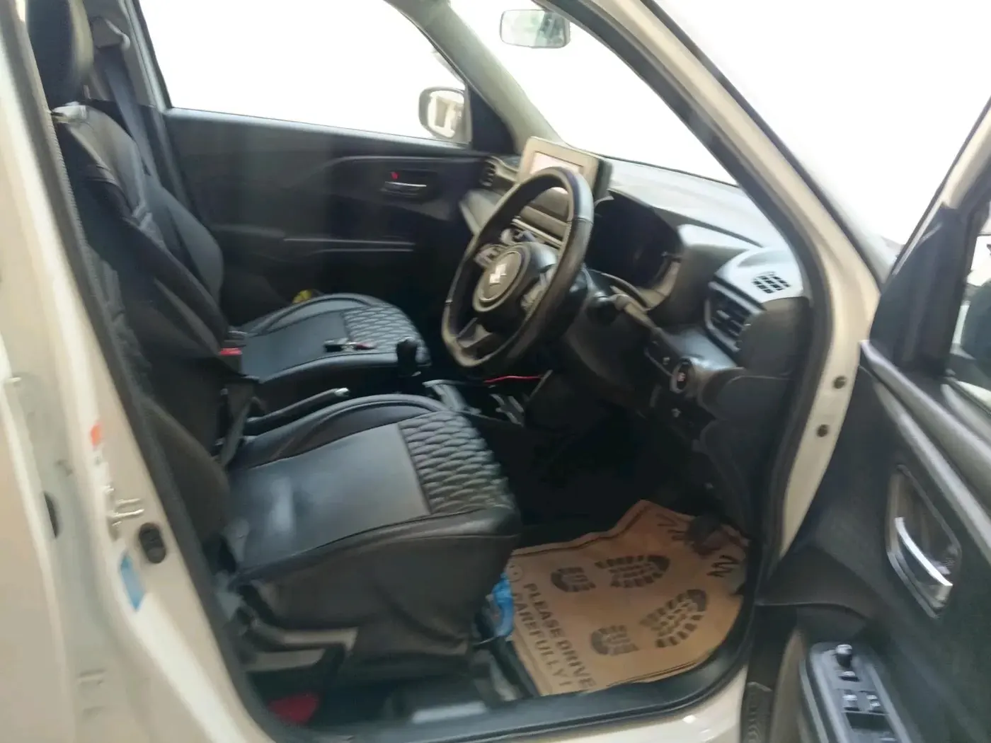 2025 Maruti Swift VXi (O) CNG, CNG, Manual, 22,528 km, interior