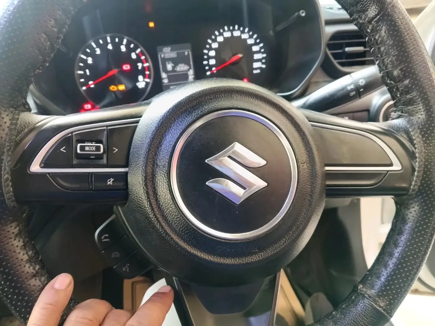 2025 Maruti Swift VXi (O) CNG, CNG, Manual, 22,528 km, interior