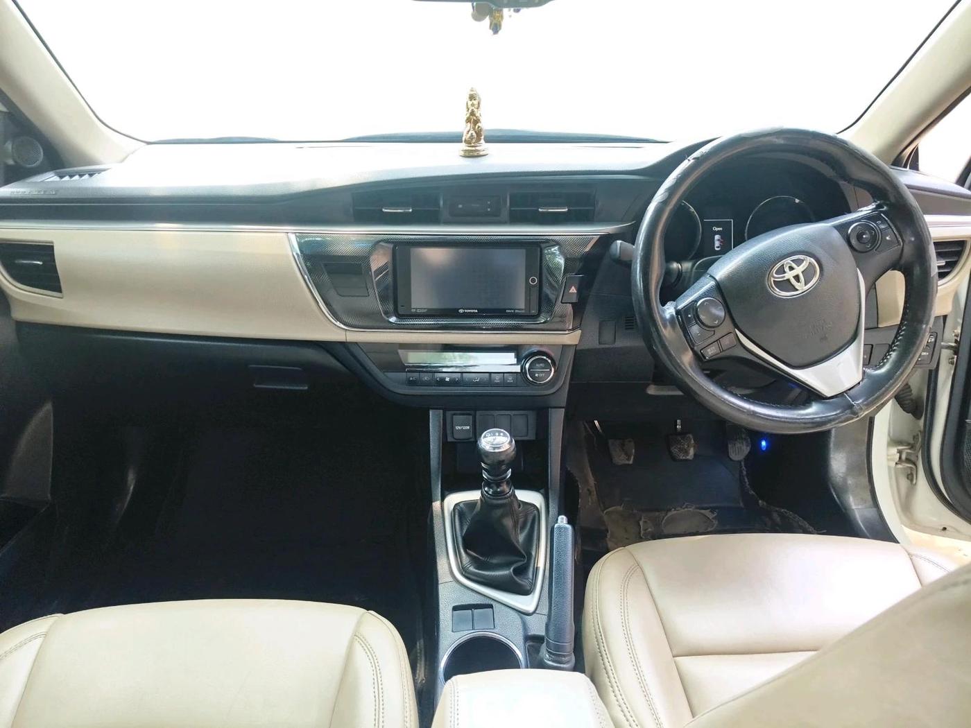 2016 Toyota Corolla Altis G PETROL, Petrol, Manual, 1,10,172 km, interior