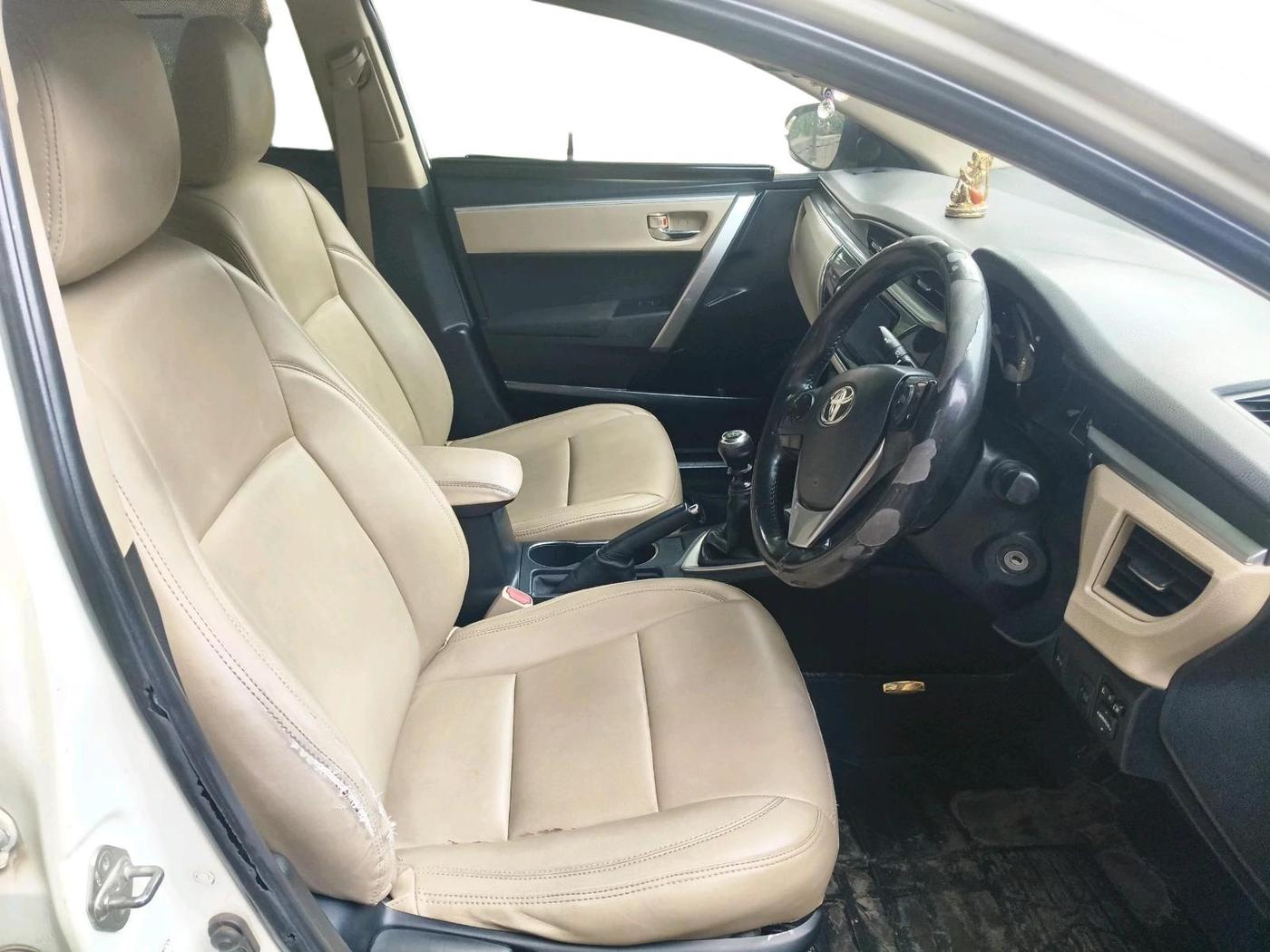 2016 Toyota Corolla Altis G PETROL, Petrol, Manual, 1,10,172 km, interior