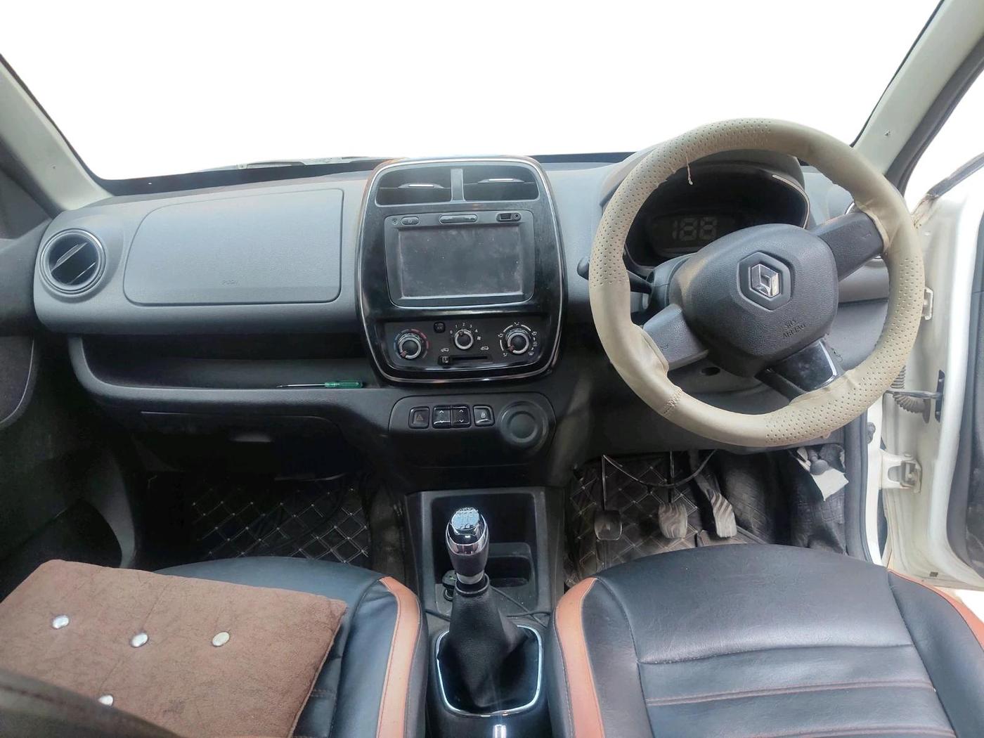 2018 Renault Kwid RXT 1.0, Petrol, Manual, 1,03,832 km, interior