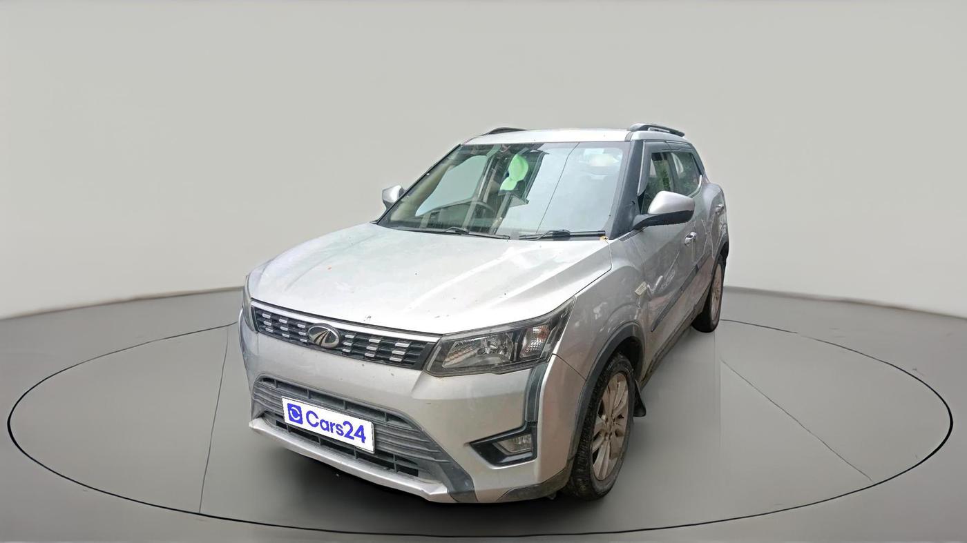 2020 Mahindra XUV300 W6 1.2 PETROL, Petrol, Manual, 30,414 km, exterior