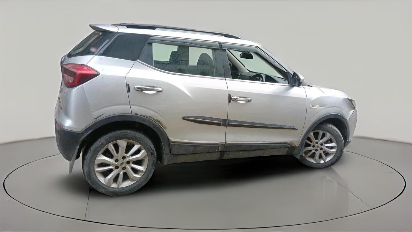 2020 Mahindra XUV300 W6 1.2 PETROL, Petrol, Manual, 30,414 km, exterior