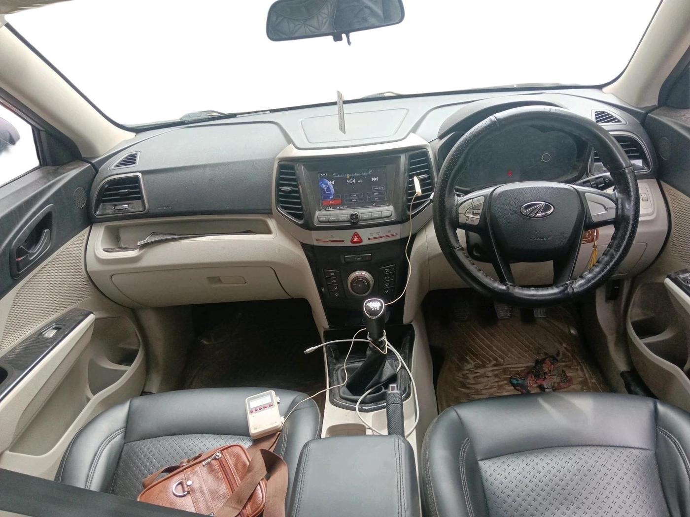 2020 Mahindra XUV300 W6 1.2 PETROL, Petrol, Manual, 30,414 km, interior