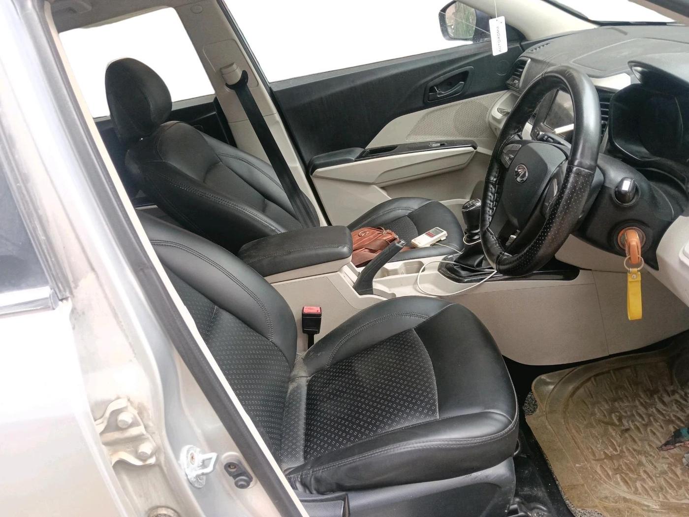 2020 Mahindra XUV300 W6 1.2 PETROL, Petrol, Manual, 30,414 km, interior