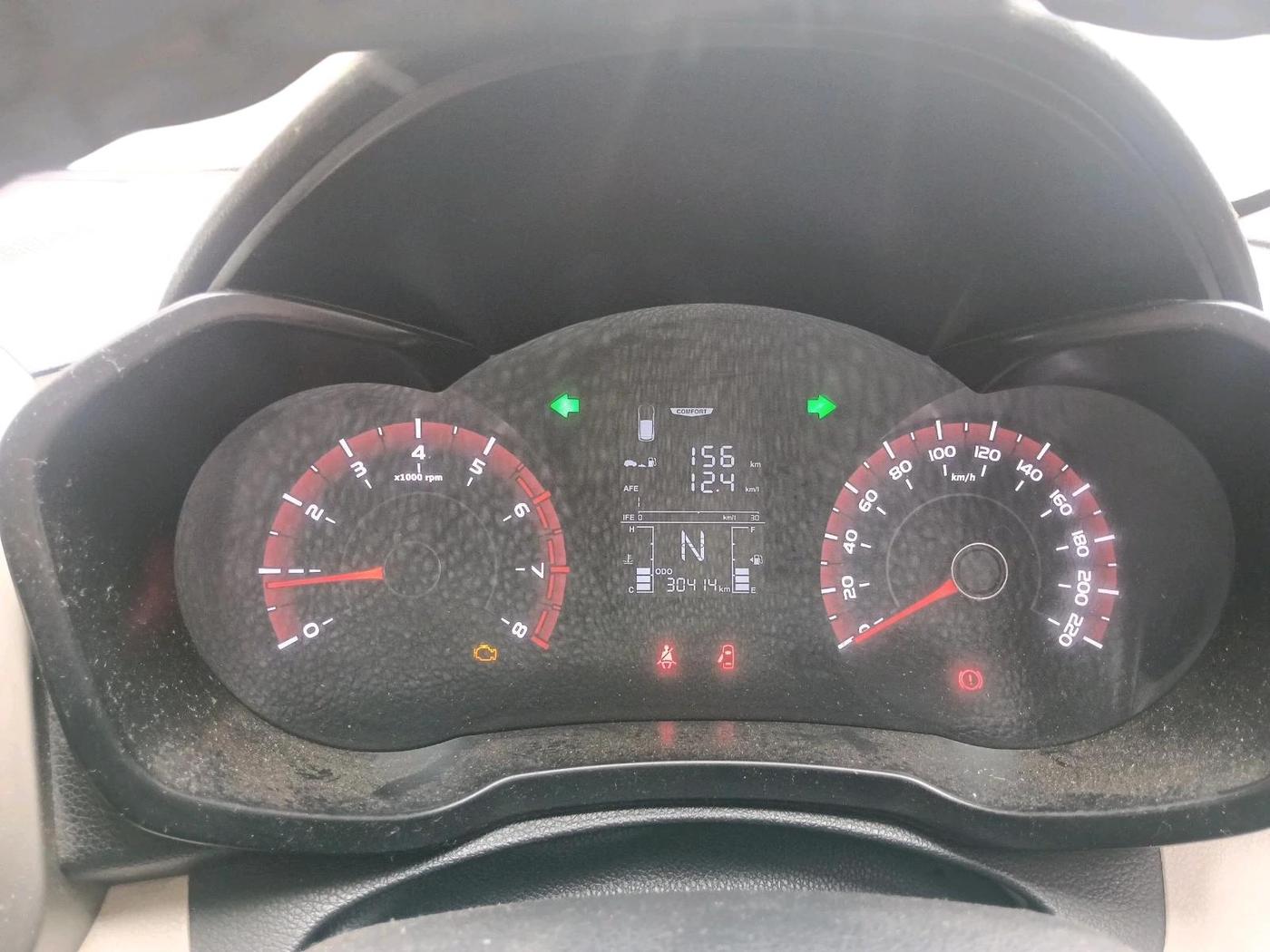 2020 Mahindra XUV300 W6 1.2 PETROL, Petrol, Manual, 30,414 km, interior