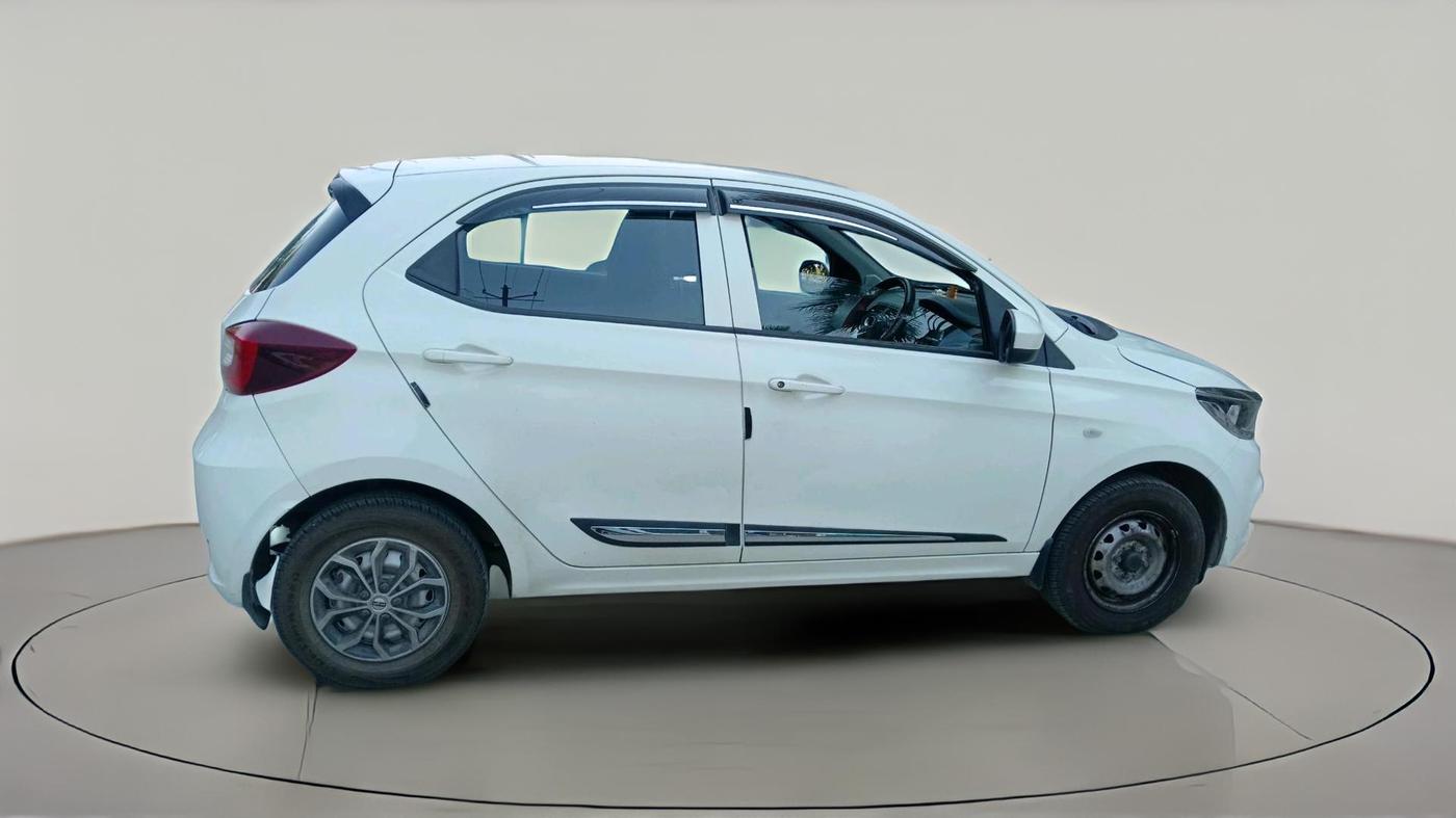 2024 Tata Tiago XE PETROL, Petrol, Manual, 20,986 km, exterior