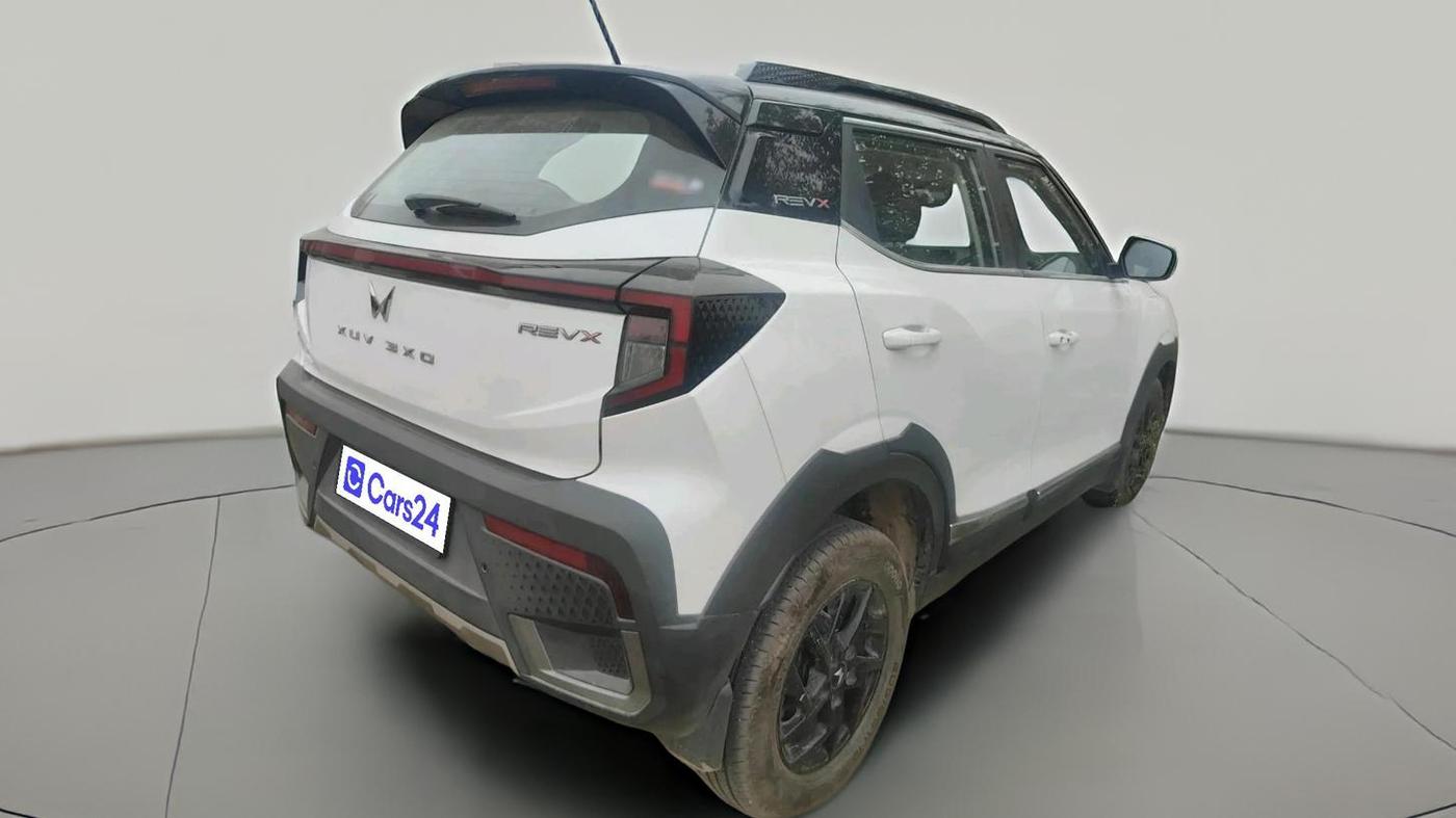 2025 Mahindra XUV 3XO REVX A 1.2 Petrol MT, Petrol, Manual, 6,410 km, exterior