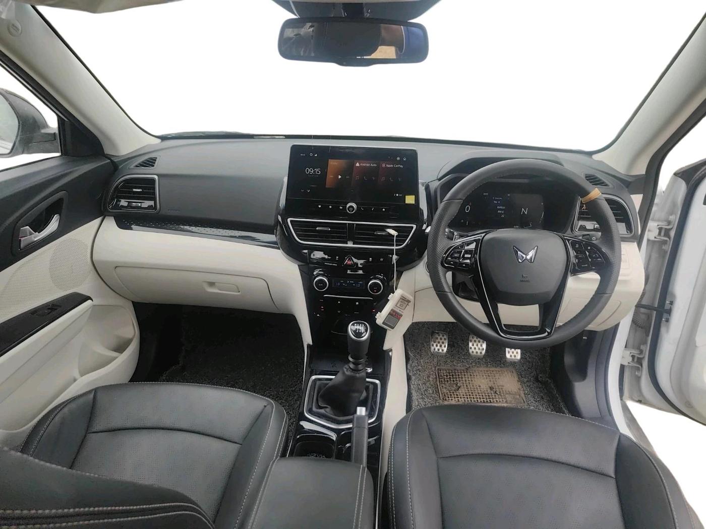 2025 Mahindra XUV 3XO REVX A 1.2 Petrol MT, Petrol, Manual, 6,410 km, interior