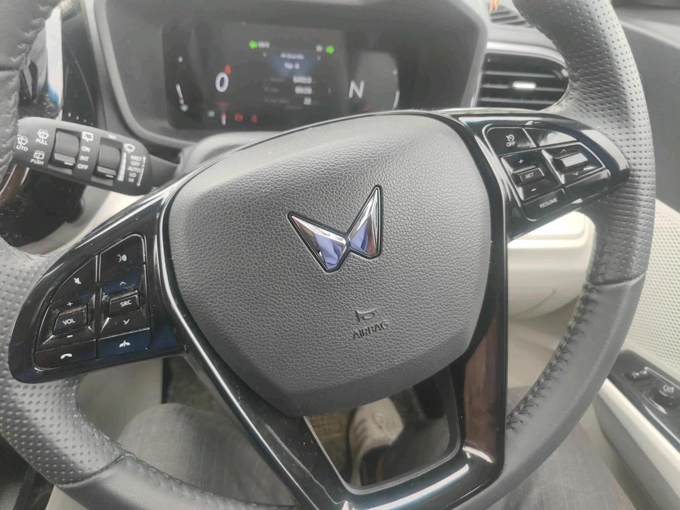 2025 Mahindra XUV 3XO REVX A 1.2 Petrol MT, Petrol, Manual, 6,410 km, interior