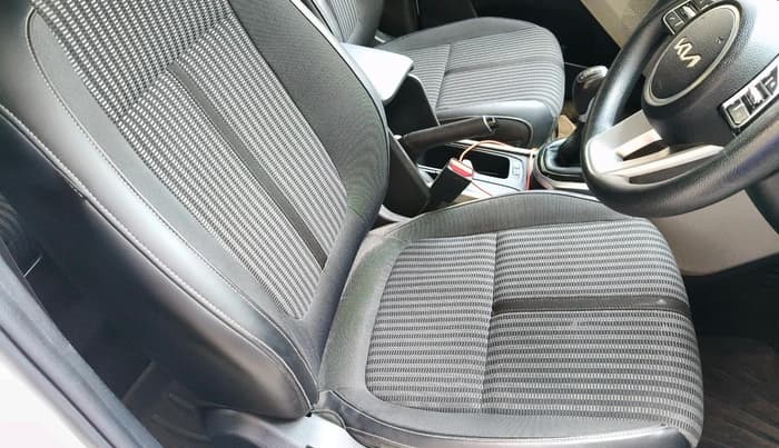 2022 KIA CARENS PRESTIGE PLUS 1.4 PETROL 7 STR, Petrol, Manual, 48,748 km, interior