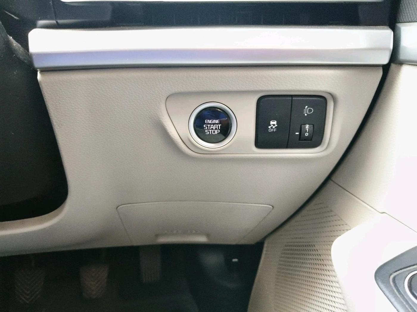 2022 KIA CARENS PRESTIGE PLUS 1.4 PETROL 7 STR, Petrol, Manual, 48,748 km, interior