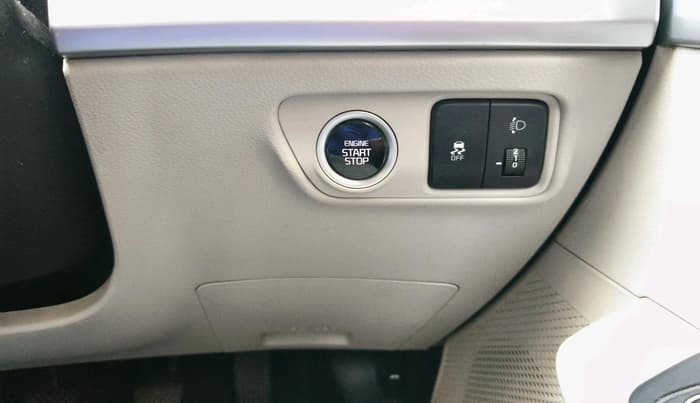 2022 KIA CARENS PRESTIGE PLUS 1.4 PETROL 7 STR, Petrol, Manual, 48,748 km, interior