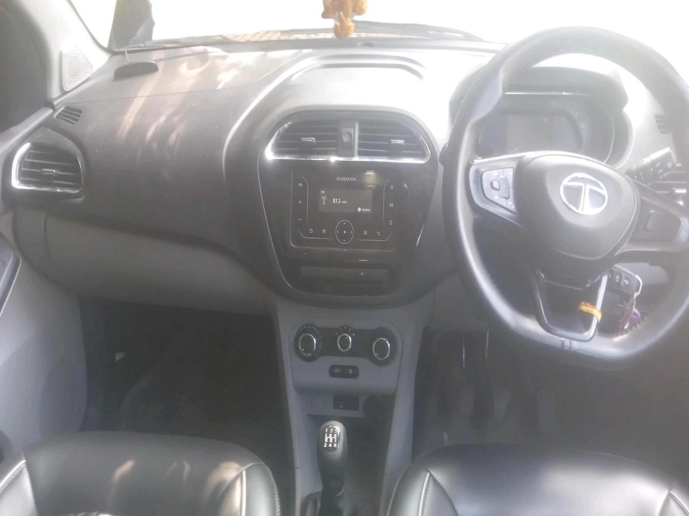 2022 Tata Tiago XT CNG, CNG, Manual, 80,353 km, interior