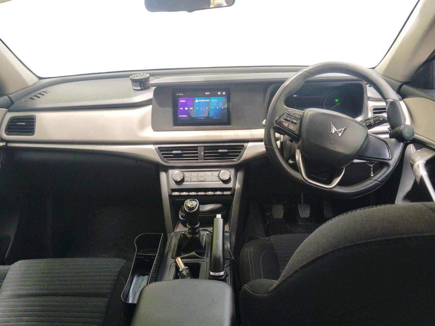 2022 Mahindra XUV700 MX D MT 5 STR, Diesel, Manual, 66,105 km, interior