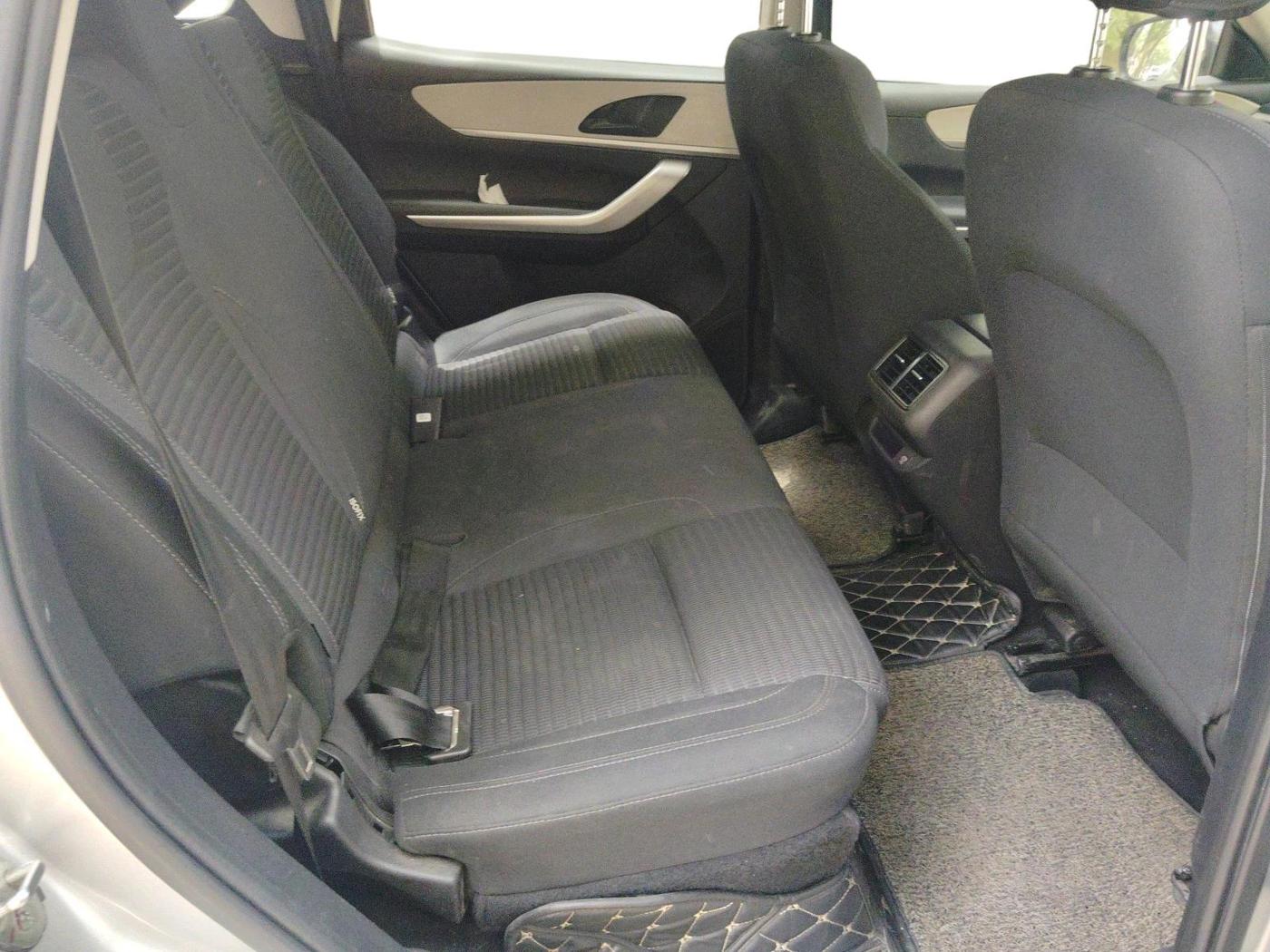 2022 Mahindra XUV700 MX D MT 5 STR, Diesel, Manual, 66,105 km, interior