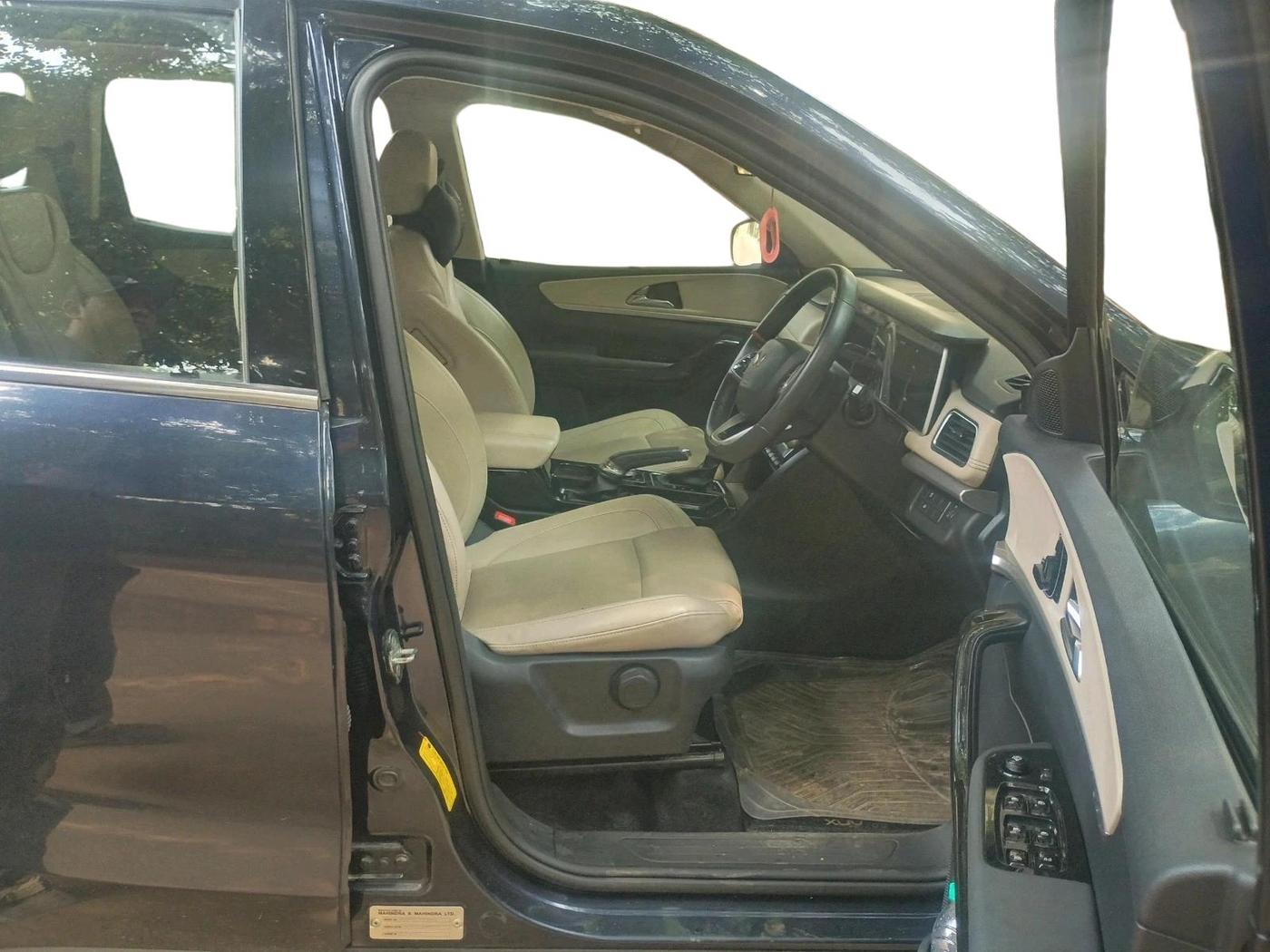 2021 Mahindra XUV700 AX 7 P AT 7 STR, Petrol, Automatic, 49,710 km, interior