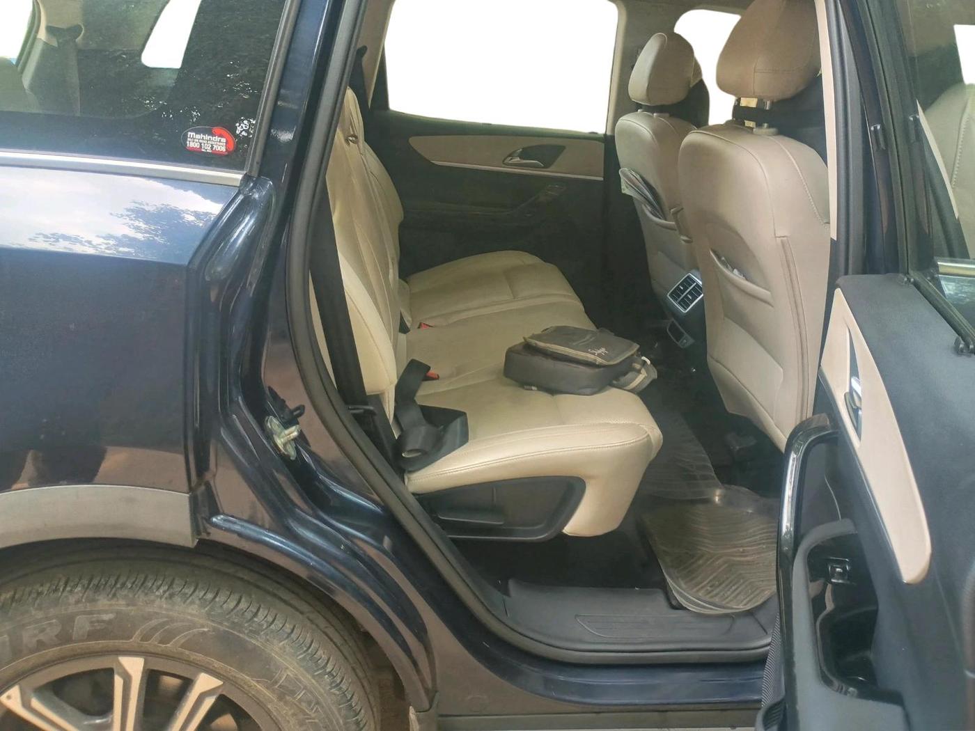 2021 Mahindra XUV700 AX 7 P AT 7 STR, Petrol, Automatic, 49,710 km, interior