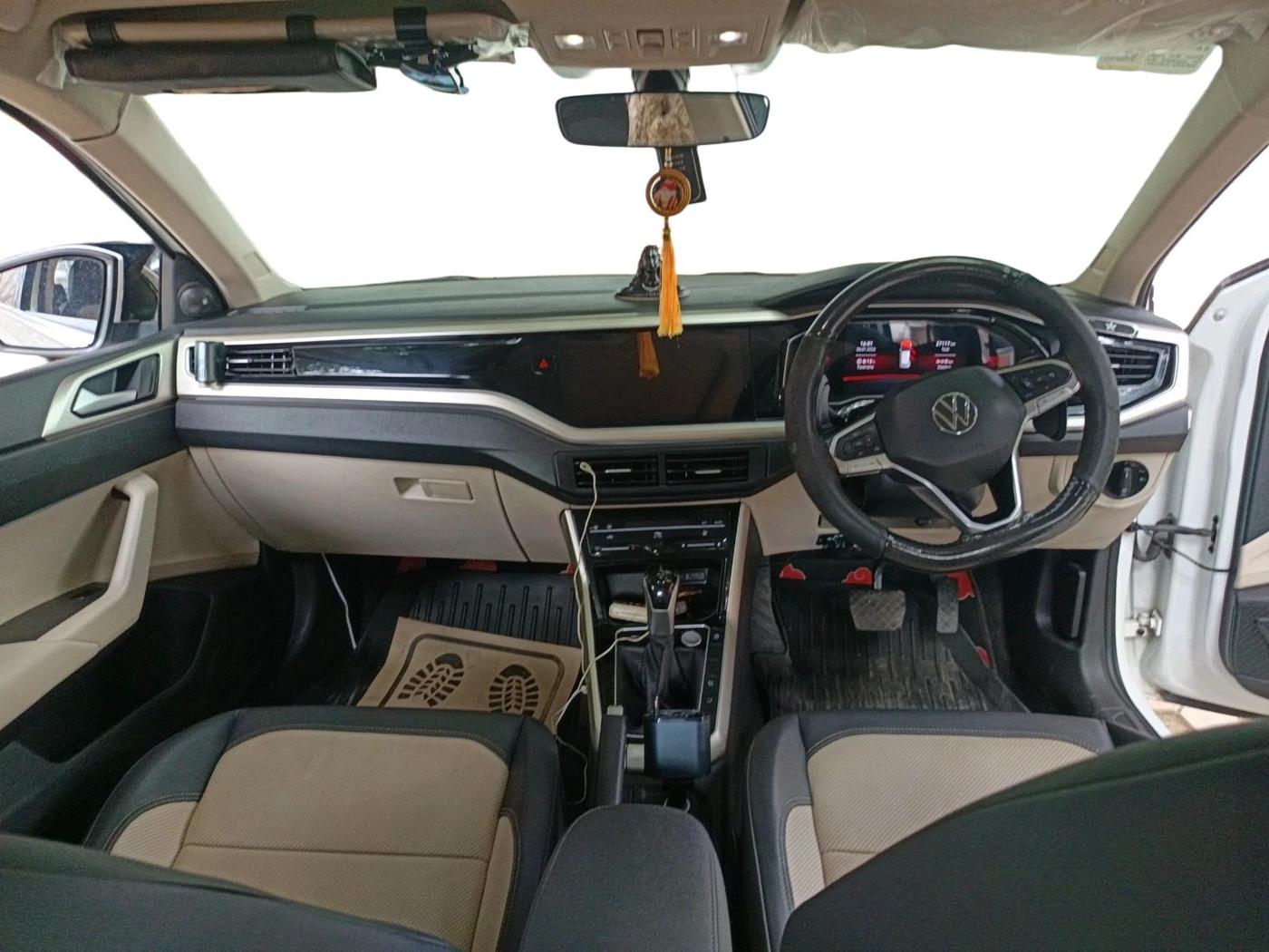 2023 Volkswagen VIRTUS TOPLINE TSI 1.0 AT, Petrol, Automatic, 27,117 km, interior