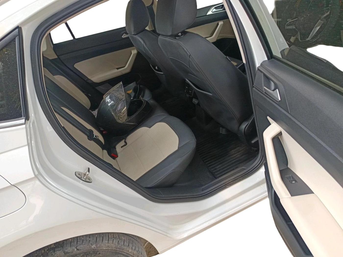 2023 Volkswagen VIRTUS TOPLINE TSI 1.0 AT, Petrol, Automatic, 27,117 km, interior