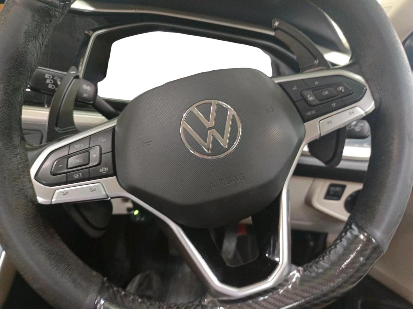 2023 Volkswagen VIRTUS TOPLINE TSI 1.0 AT, Petrol, Automatic, 27,117 km, interior