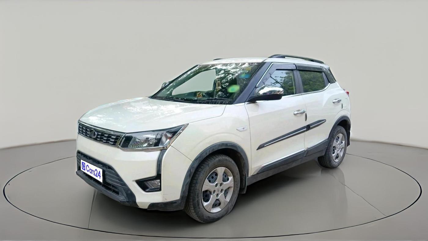 2020 Mahindra XUV300 W6 1.2 PETROL, Petrol, Manual, 25,246 km, exterior