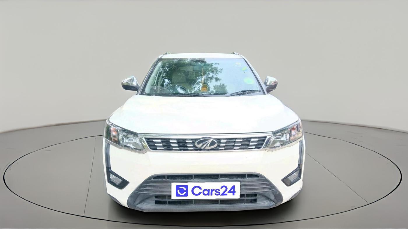 2020 Mahindra XUV300 W6 1.2 PETROL, Petrol, Manual, 25,246 km, exterior