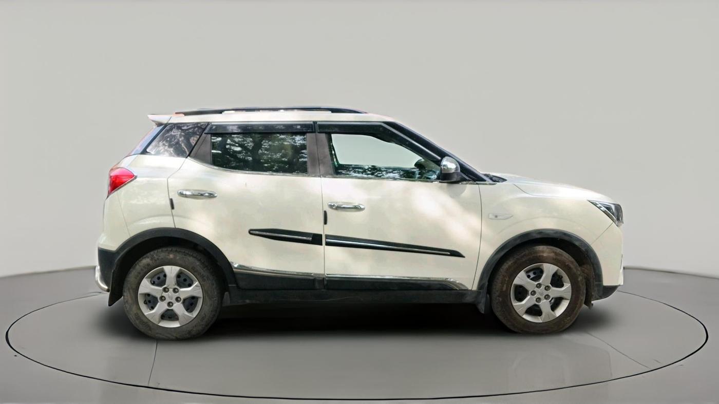 2020 Mahindra XUV300 W6 1.2 PETROL, Petrol, Manual, 25,246 km, exterior