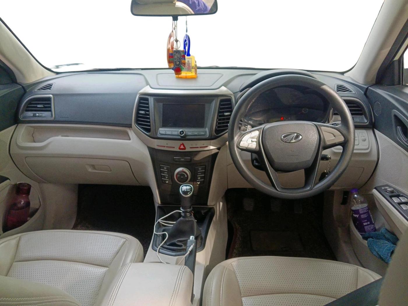 2020 Mahindra XUV300 W6 1.2 PETROL, Petrol, Manual, 25,246 km, interior