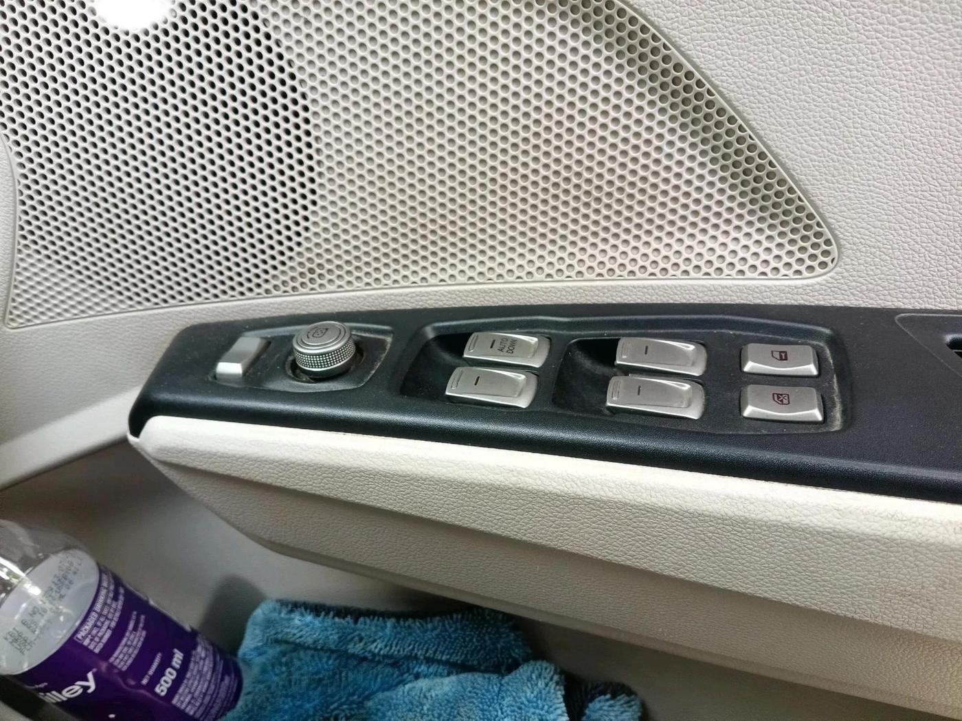2020 Mahindra XUV300 W6 1.2 PETROL, Petrol, Manual, 25,246 km, interior