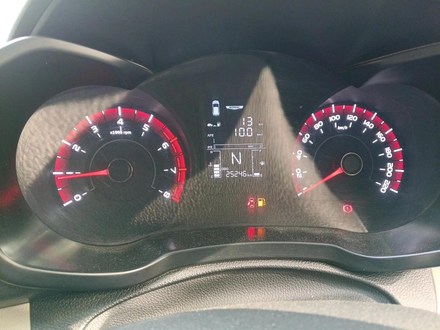 2020 Mahindra XUV300 W6 1.2 PETROL, Petrol, Manual, 25,246 km, interior