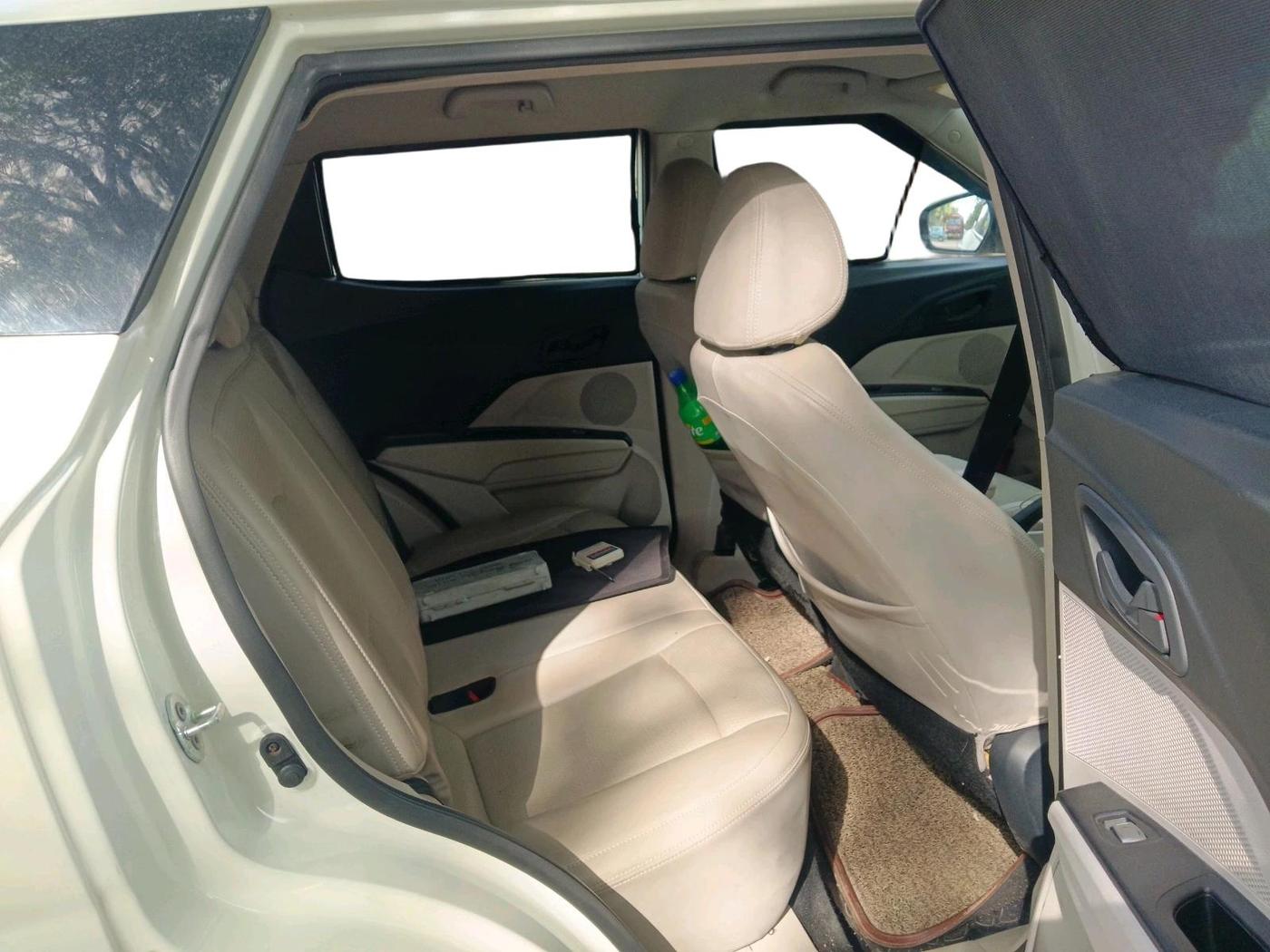 2020 Mahindra XUV300 W6 1.2 PETROL, Petrol, Manual, 25,246 km, interior
