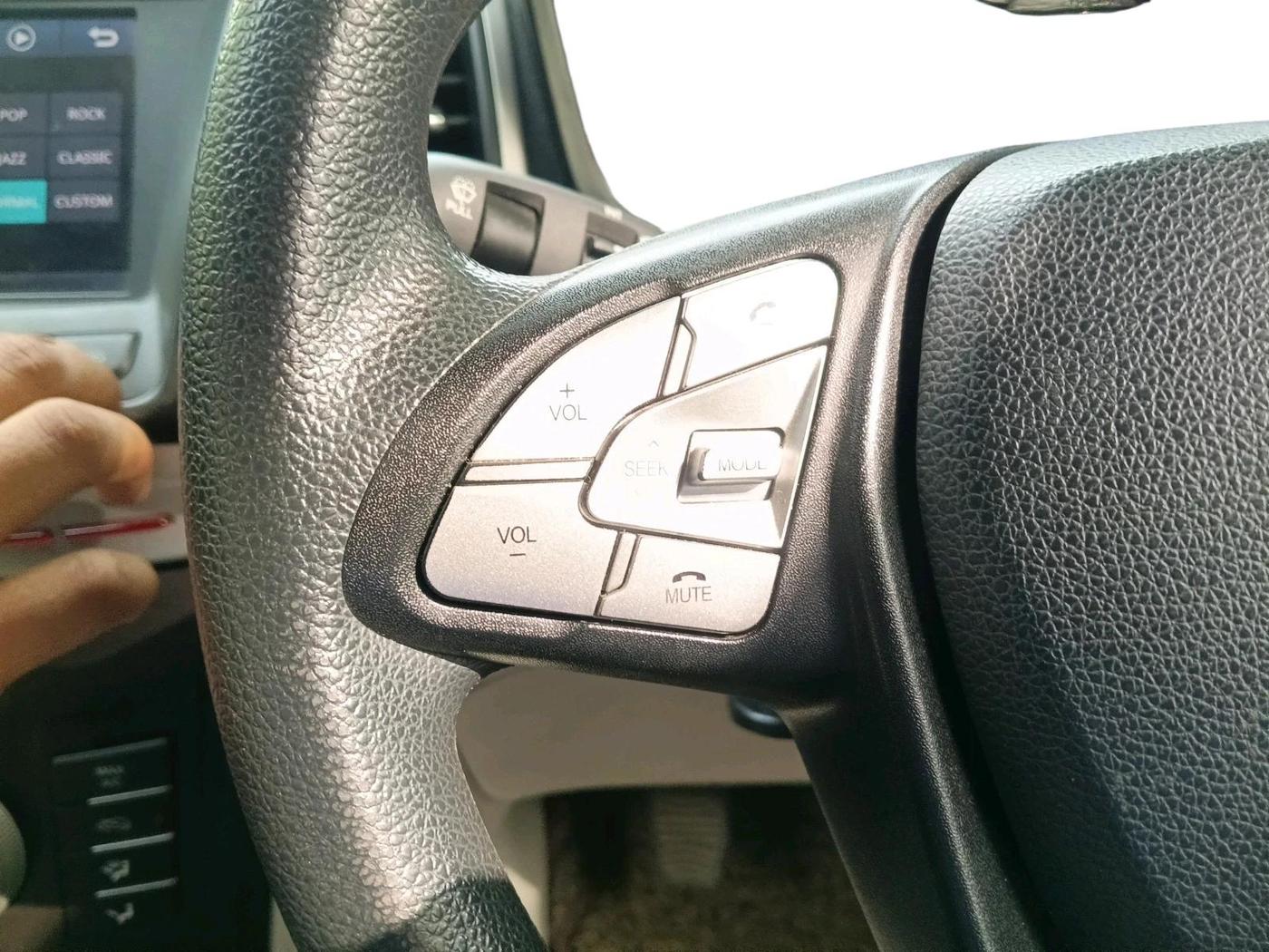 2020 Mahindra XUV300 W6 1.2 PETROL, Petrol, Manual, 25,246 km, interior