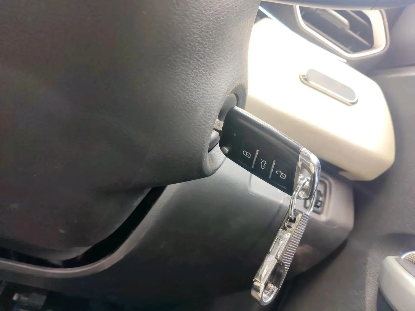 2021 Nissan MAGNITE XE, CNG, Manual, 35,000 km, interior