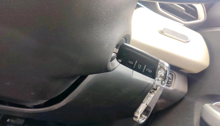 2021 Nissan MAGNITE XE, CNG, Manual, 33,801 km, interior