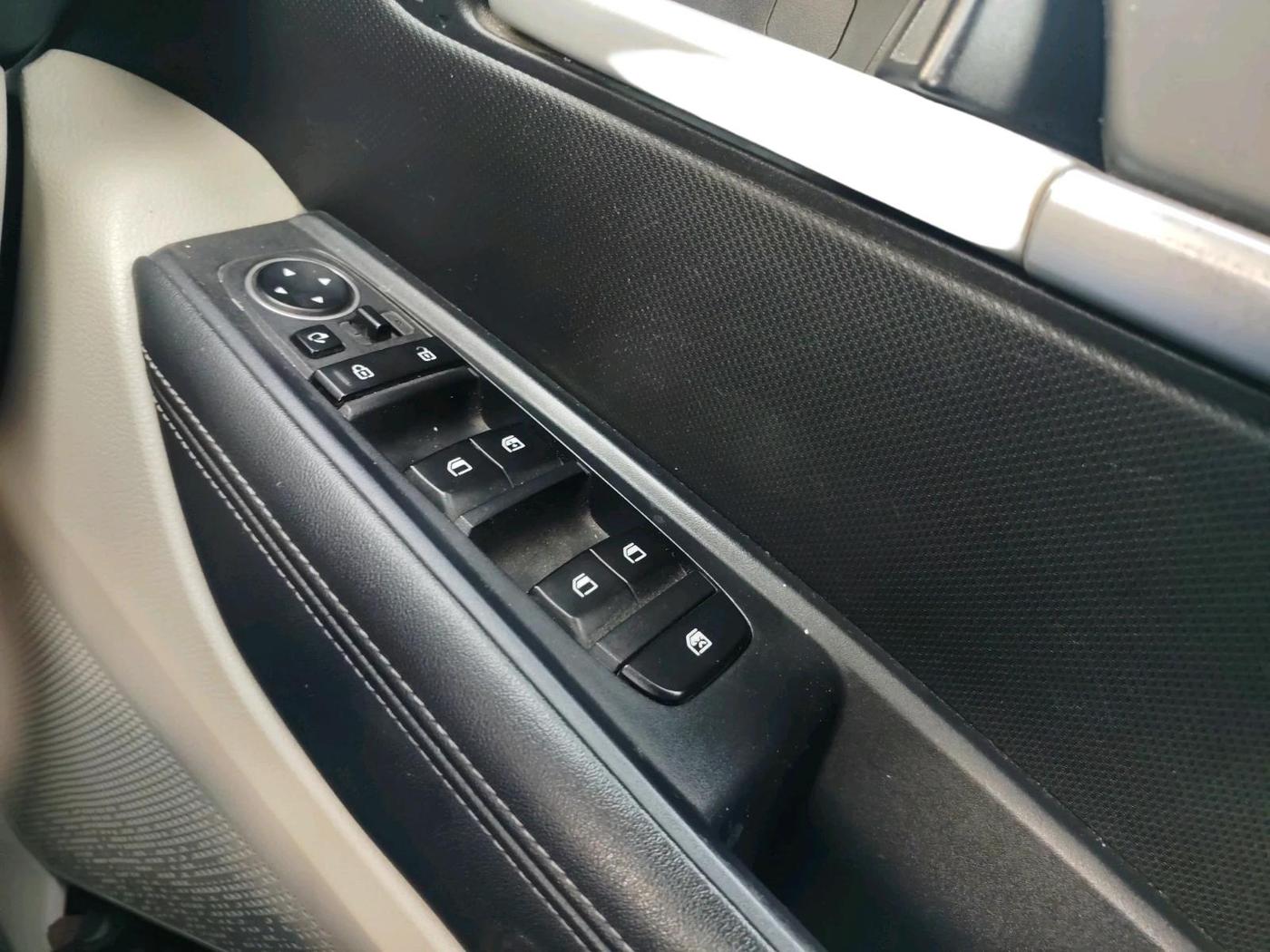 2020 KIA SONET HTX 1.0 IMT, Petrol, Manual, 1,22,000 km, interior