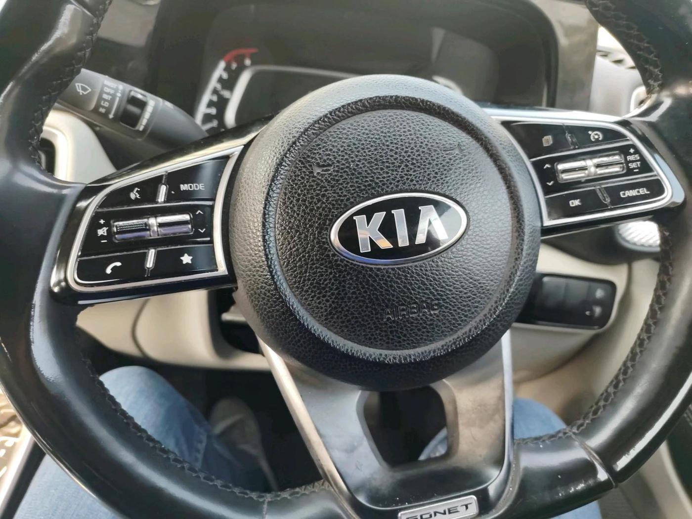 2020 KIA SONET HTX 1.0 IMT, Petrol, Manual, 1,22,000 km, interior