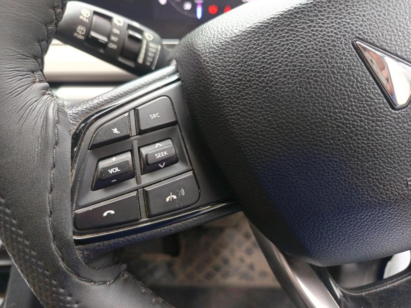 2022 Mahindra XUV700 AX 5 P AT 5 STR, Petrol, Automatic, 27,516 km, interior
