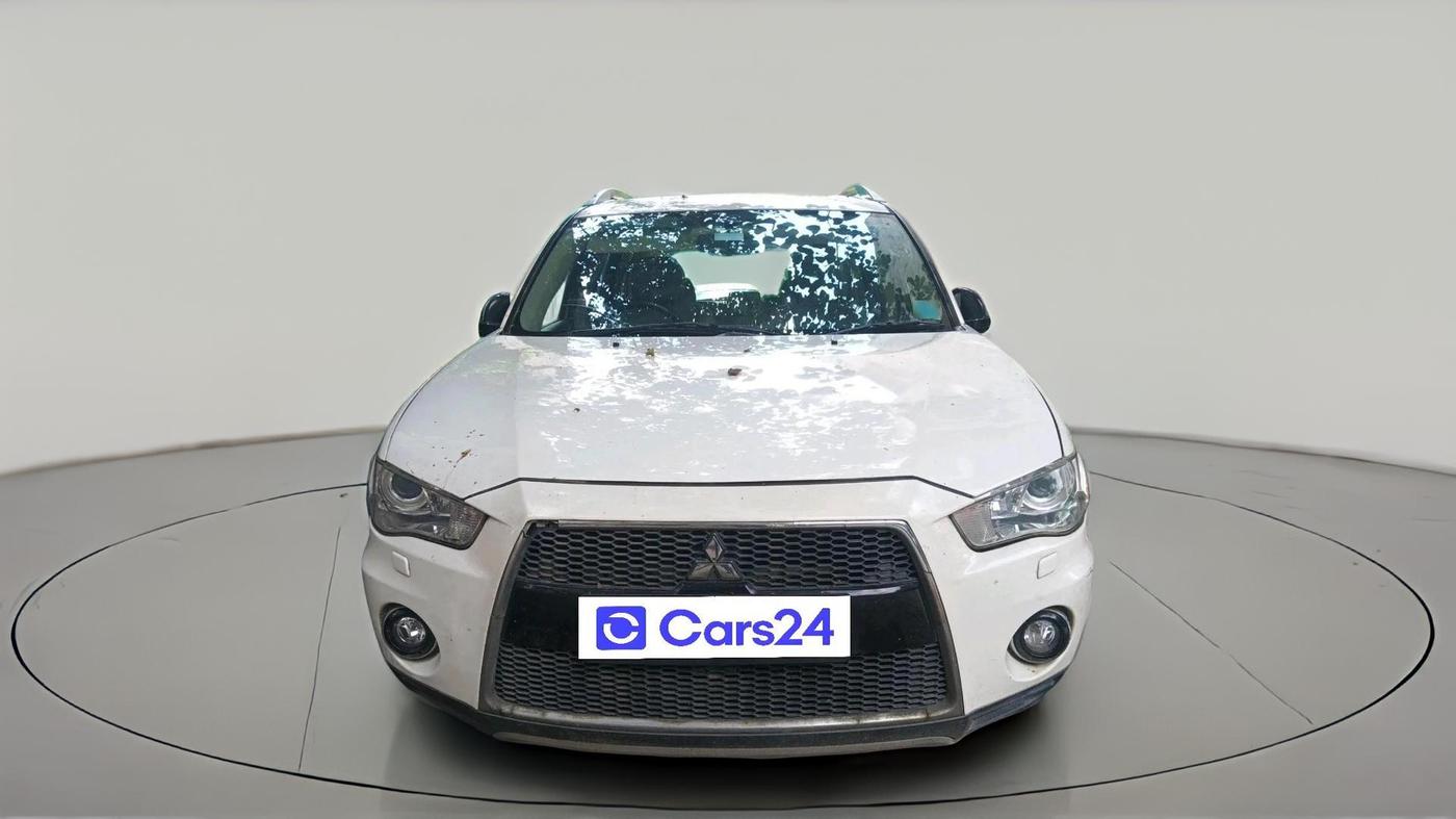 2011 Mitsubishi Outlander 2.4 MIVEC, Petrol, Automatic, 1,22,129 km, exterior