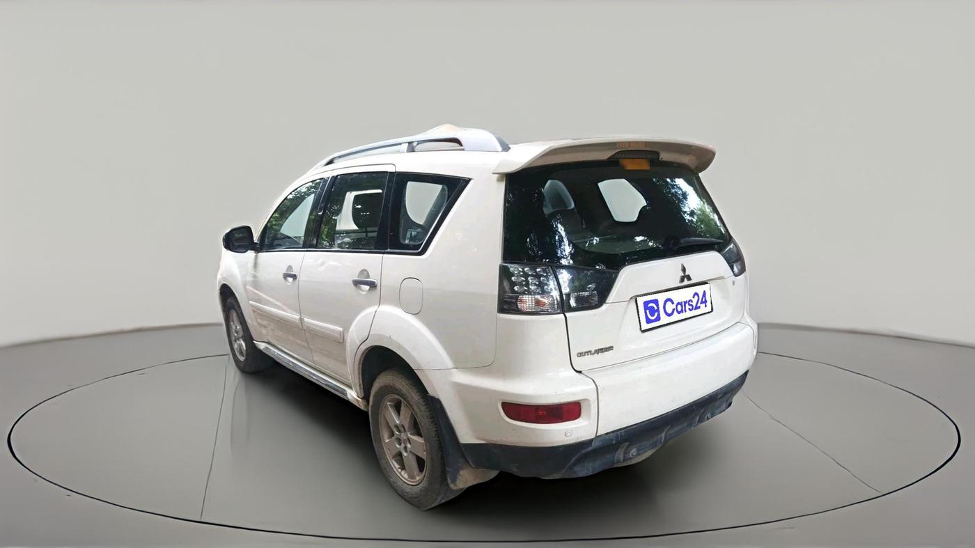 2011 Mitsubishi Outlander 2.4 MIVEC, Petrol, Automatic, 1,22,129 km, exterior